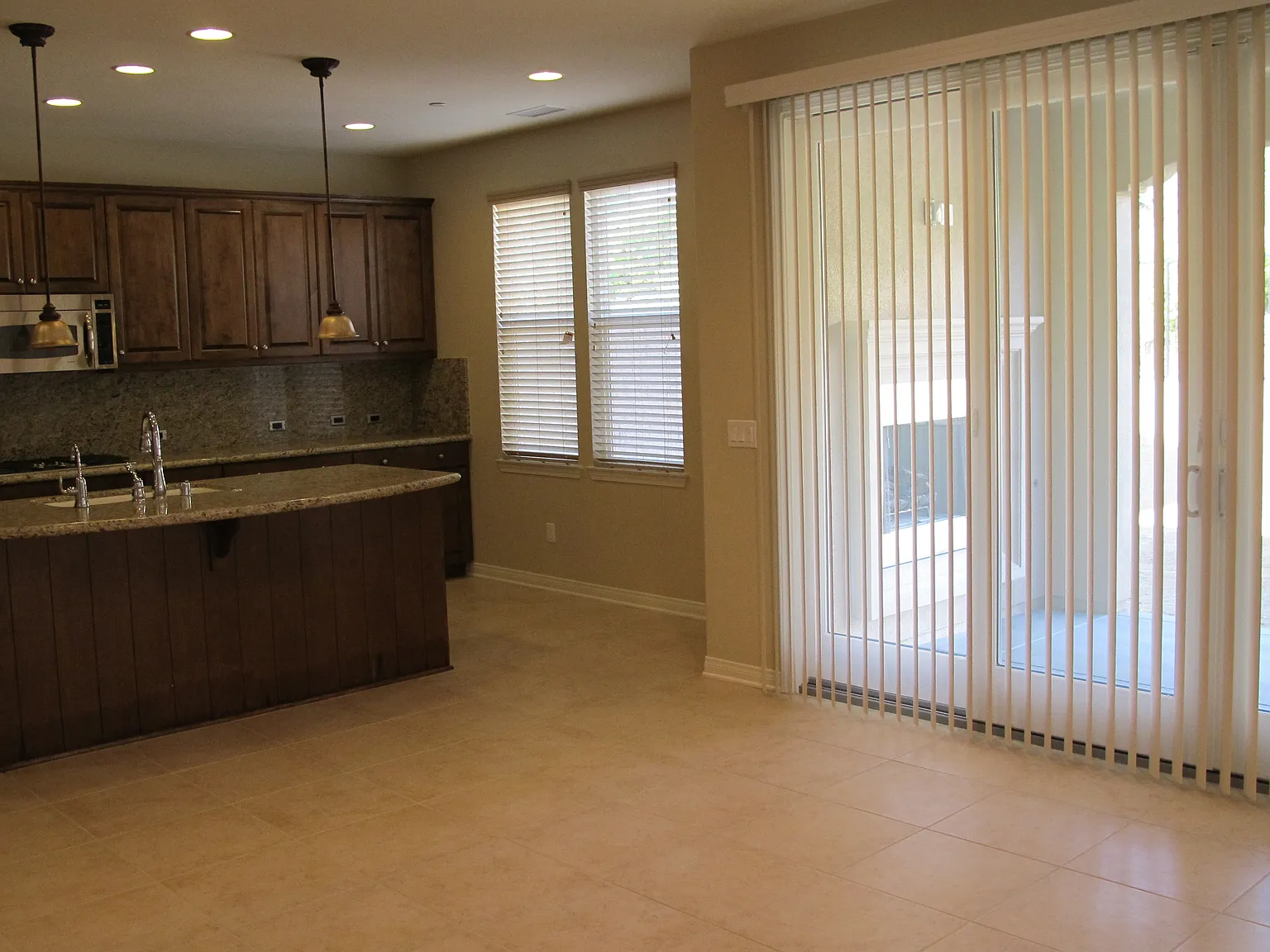 4 bed, 3.5 bath, 2942 sqft, $5,600 — Photo 3