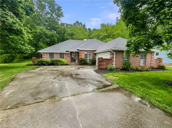 5 Bitter Creek Ln, Greensboro, NC 27407