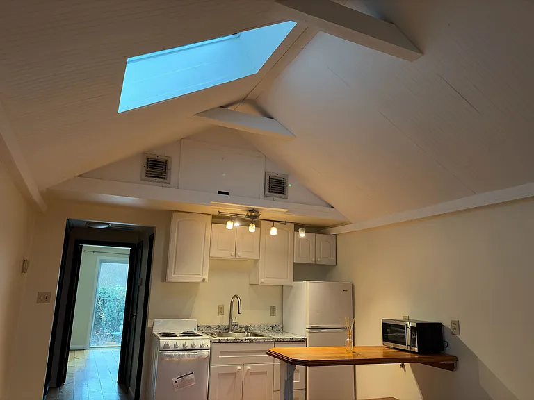 110 Robbins St — Photo 3