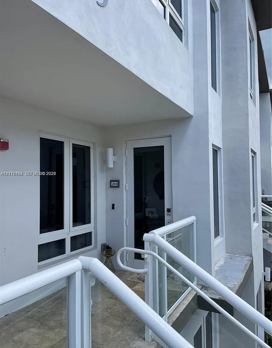 Landmark At Doral Condo N — Photo 1