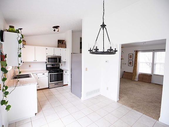 4th image of 1706 Gardenstone Dr