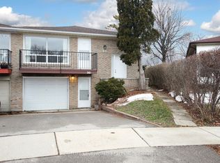 30 Lowbank Ct, Toronto, ON M2M 3A4