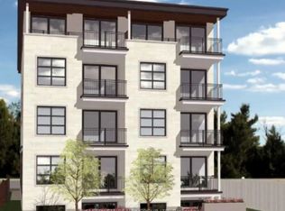 370 Cambridge St N #303, Ottawa, ON K1R 7B7