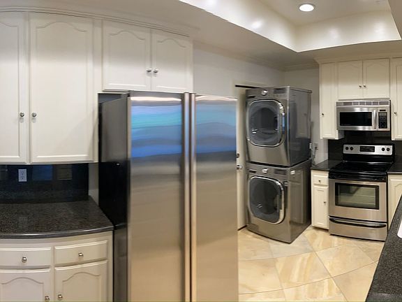 4th image of 450 S Maple Dr APT 201