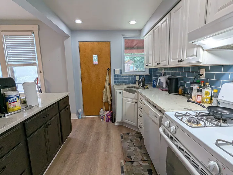 6330 Crombie St — Photo 7