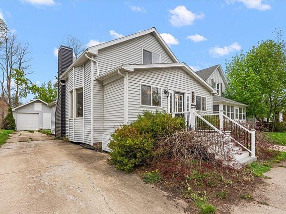 3rd image of 1357 Penn Ave NE