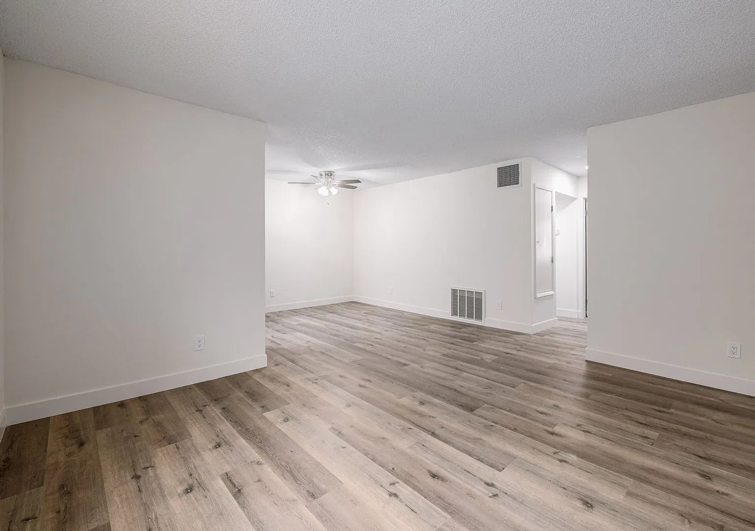 1010-1012 E Acacia Ave — Photo 1