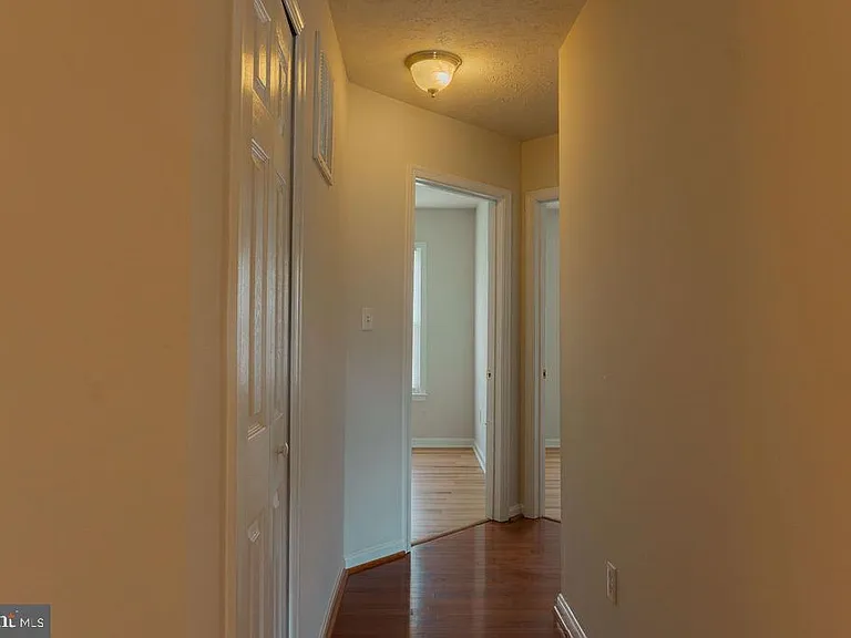 9836 Plaza View Way — Photo 31