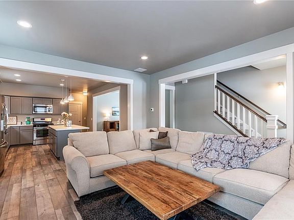 5th image of 1613 Island View Dr