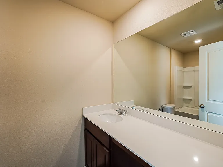 535 Clover Cir — Photo 9