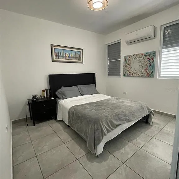 10 Corchado — Photo 2