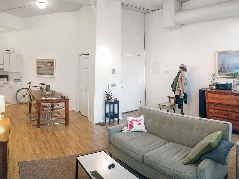 837 N Milwaukee Ave #202 — Photo 2