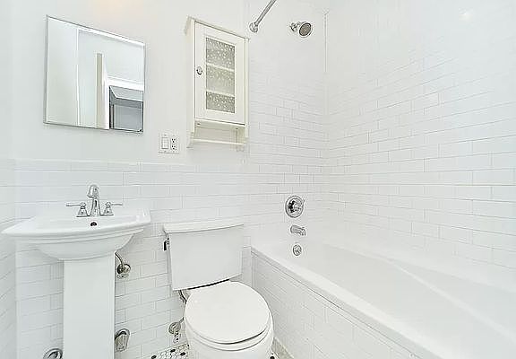 3rd image of 125 E 30th St APT 4B