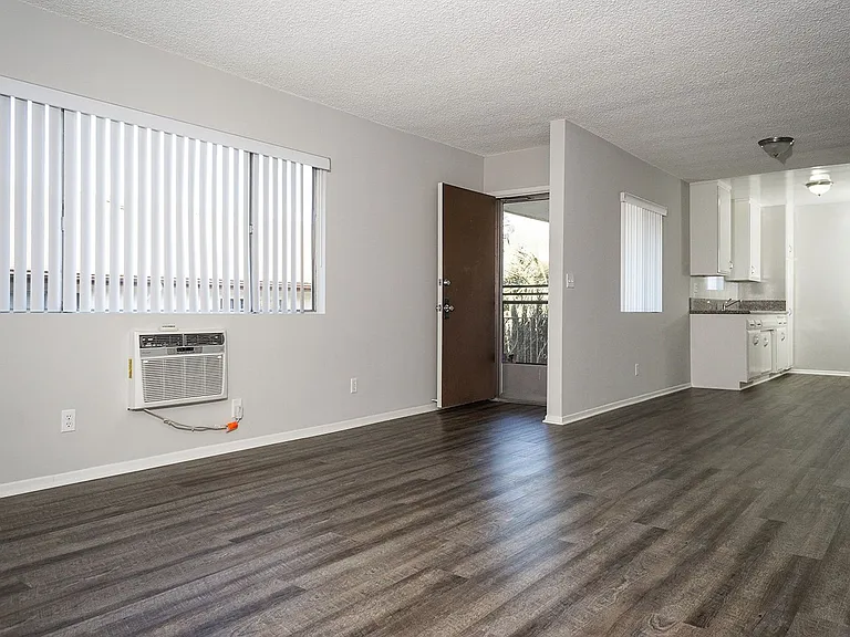 631 E Verdugo Ave — Photo 6