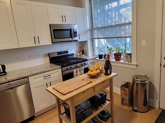 4th image of 4004 W Warwick Ave APT 1E