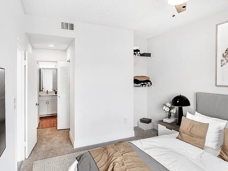Sheridan Ocean Club Apartments — Photo 48