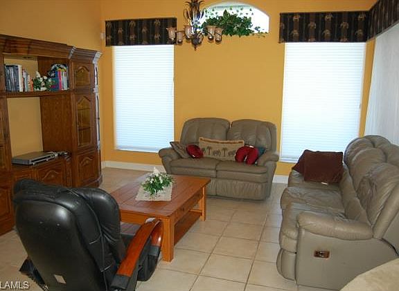 3rd image of 483 Nassau Ct