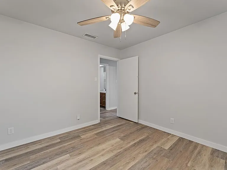 3607 W Michigan Ave — Photo 16
