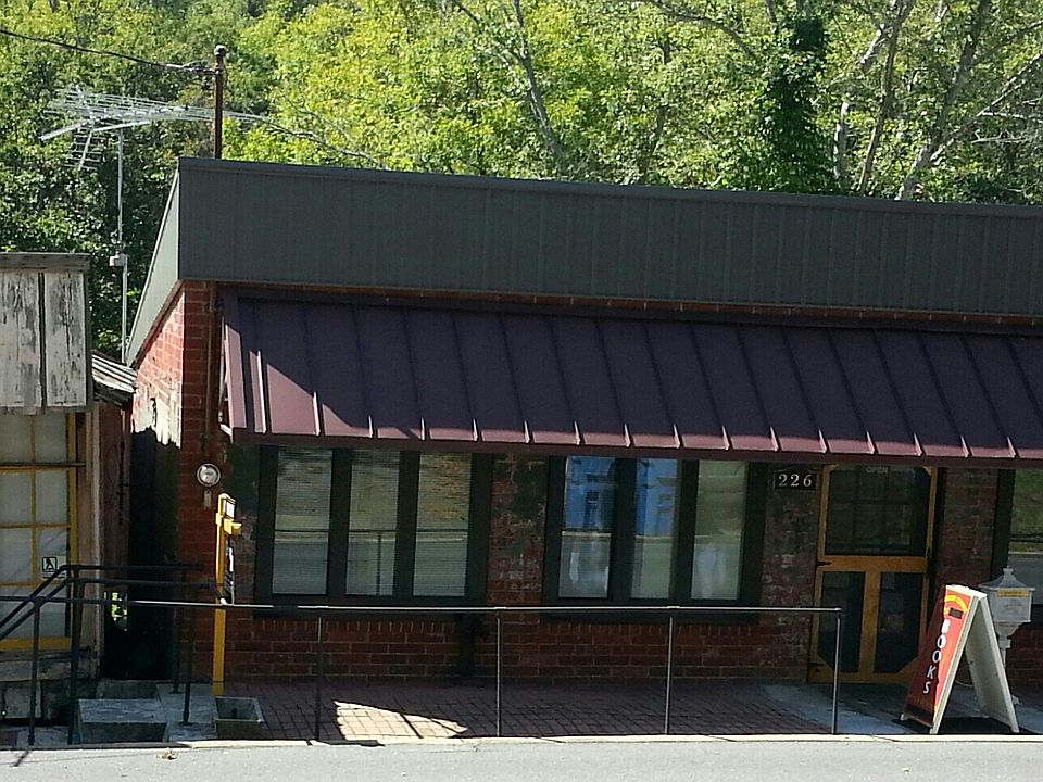 2nd image of 226 Spring St