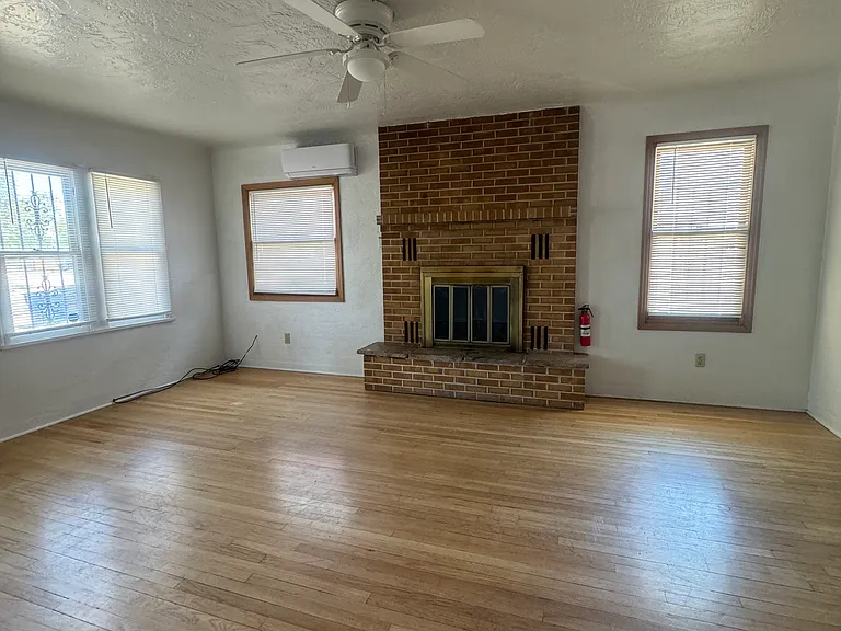 1712 Lead Ave SE #A — Photo 1