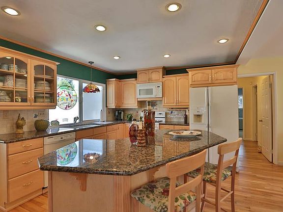 5th image of 2010 Abbey Ln