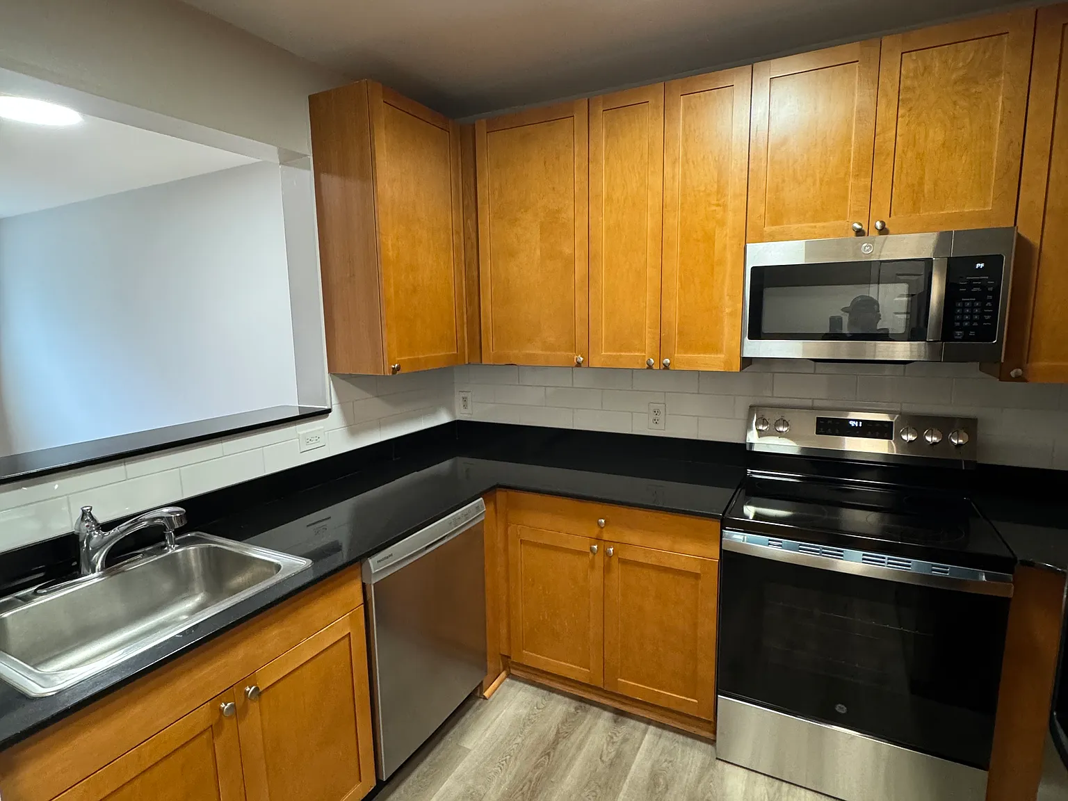 2 bed, 1160 sqft, $3,325 — Photo 3