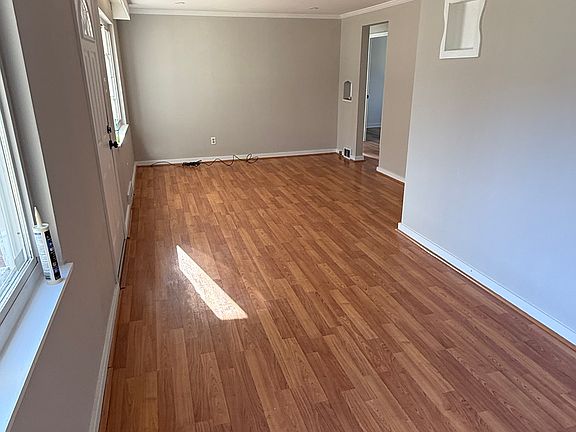 3rd image of 526 Sunnyland Ave
