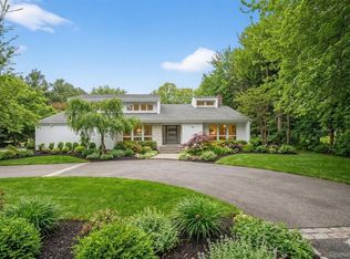 48 Westwood Court, Woodbury, NY 11797