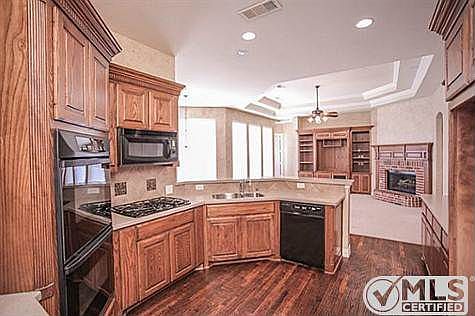 4th image of 4821 Oakhurst Ln