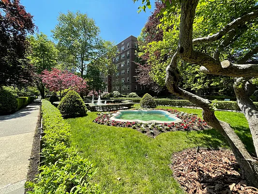 Sold by Brown Harris Stevens Forest Hills LLC | media 27