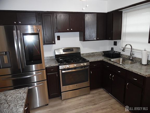 5th image of 244 Manalapan Rd