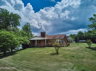 115 Cemetery Ln, Harriman, TN 37748