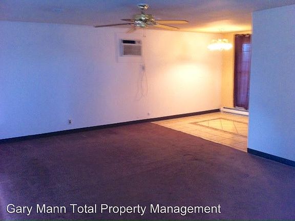 5th image of 628 S Grand Dr