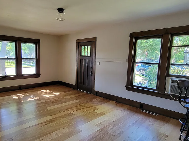 2421 W Madison Ave — Photo 11