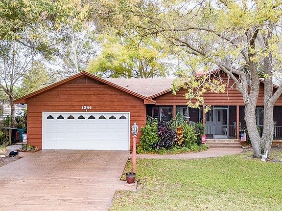 3rd image of 1344 Lucaya Ave