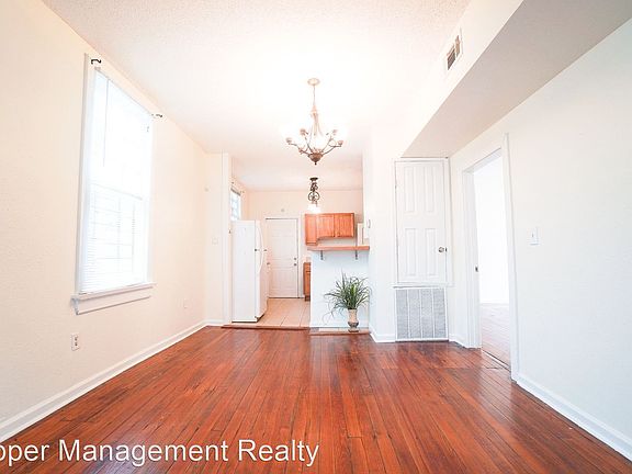 4th image of 2327 Robert St #2327