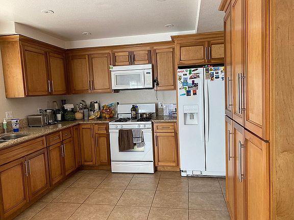 5th image of 955 N Darfield Ave