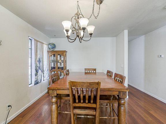 3rd image of 3733 Canterbury Dr