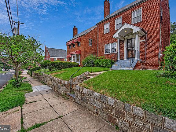 2nd image of 6015 3rd St NE