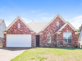 1384 Carlton Ridge Dr, Cordova, TN 38016