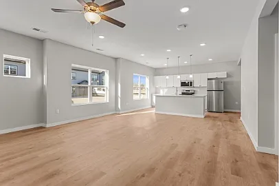 2 bed, 1000 sqft, $1,525 — Photo 3