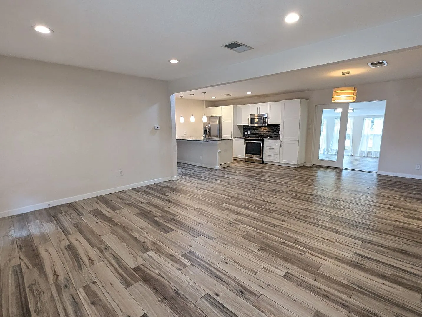 4 Bed / 3 Bath Single Story in North Austin — Photo 2