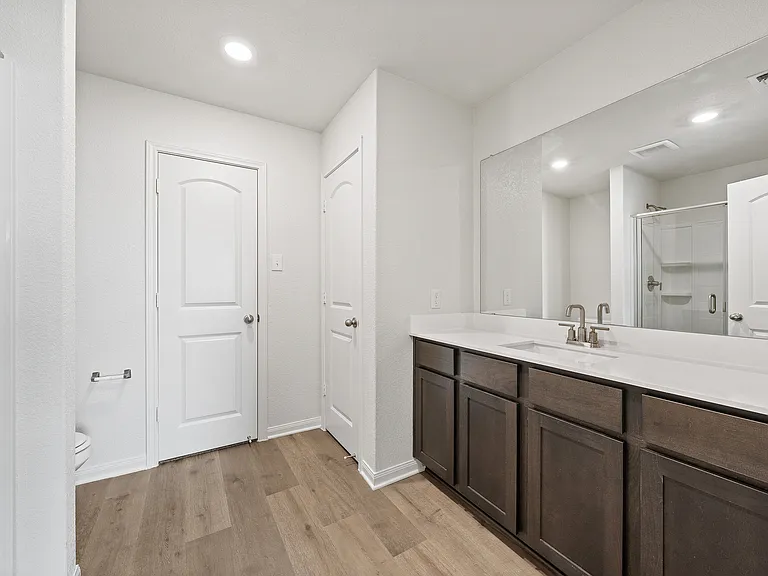 The master bathroom of the Rio Grande has a spacious vanity space.
