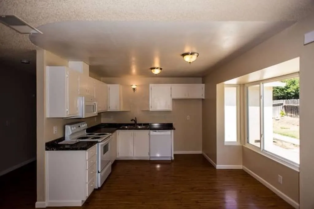 615 Green Wing Dr photo 1