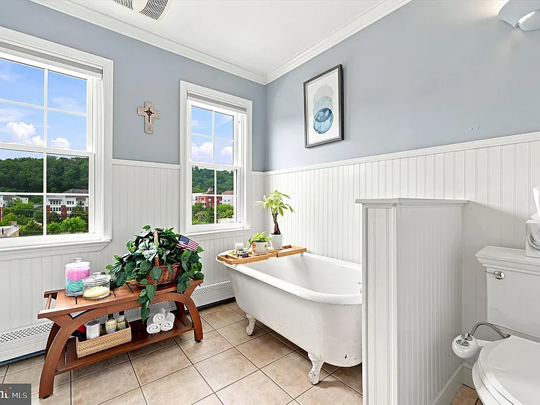 357 E Hector St — Photo 21