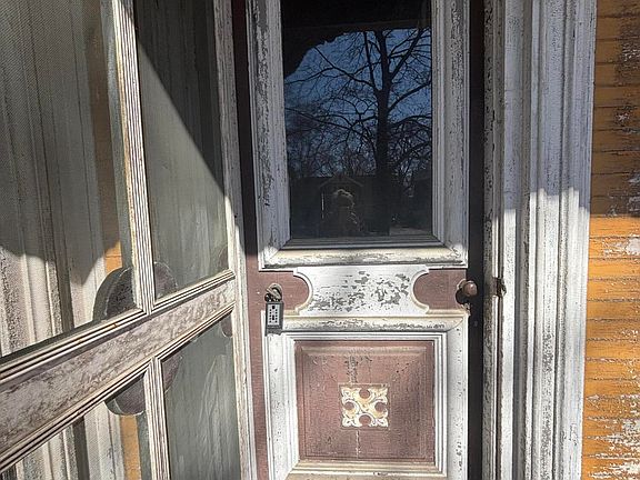 3rd image of 112 W Main St