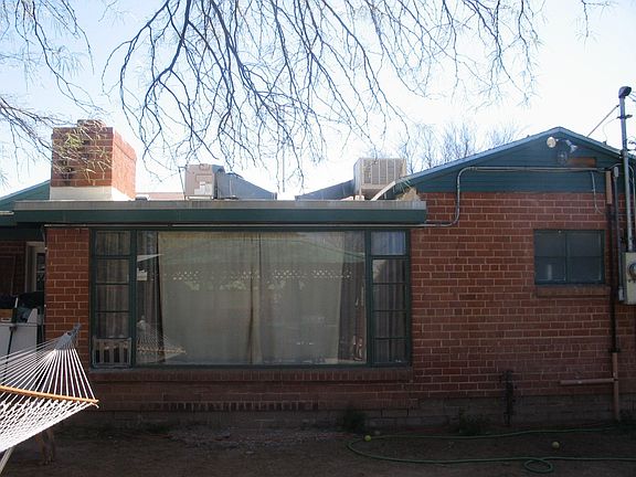 view of mastersuite window/back of house