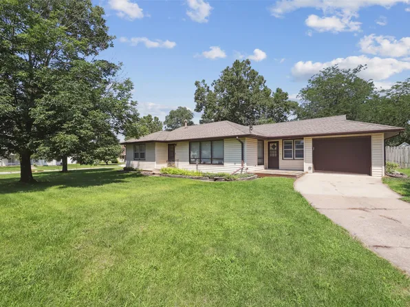 307 5th St, Maxwell, IA 50161