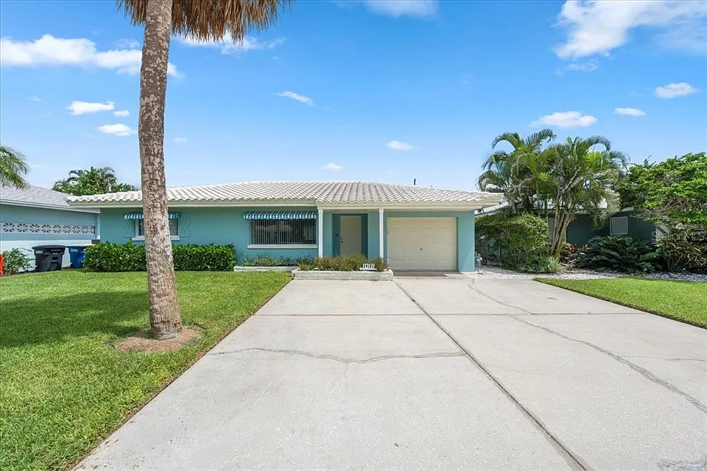 3 bed, 3.0 bath, 1655 sqft, $6,000 — Photo 2