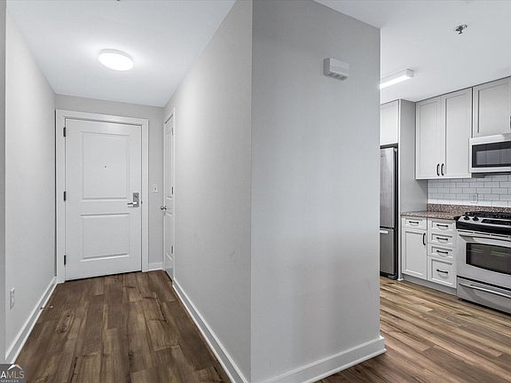 3rd image of 3338 Peachtree Rd NE APT 702